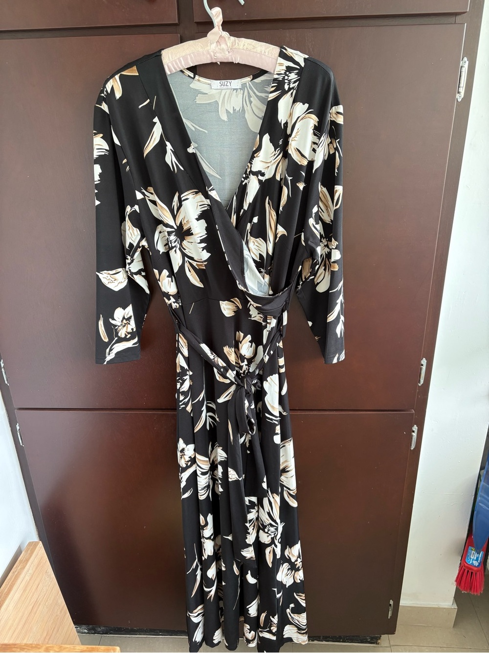 EUC Suzy Shier  Black Floral faux Wrap Maxi Dress size XXL very stretchy